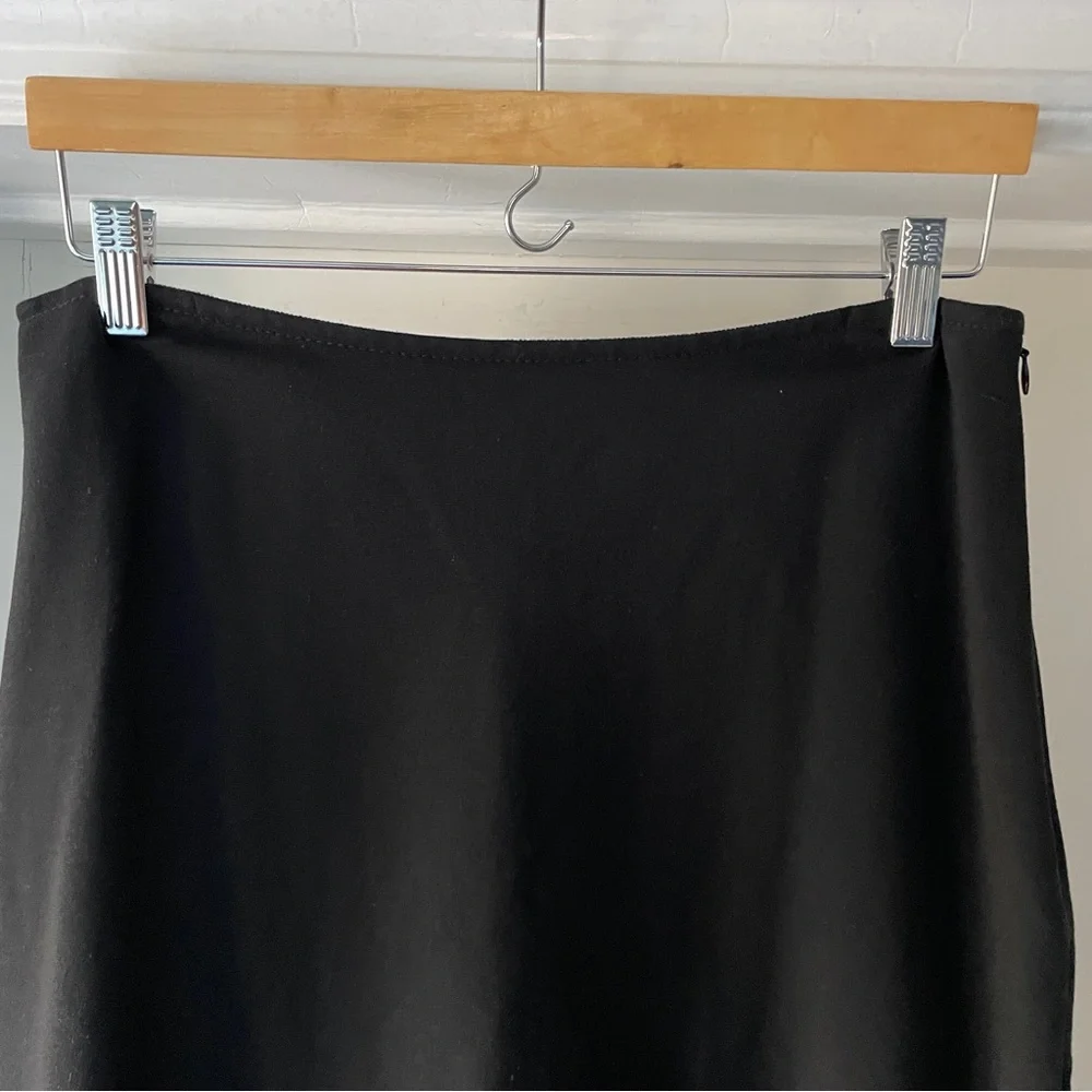 Ann Taylor Black Stretch Pencil Skirt Ruffled Hem Size 10